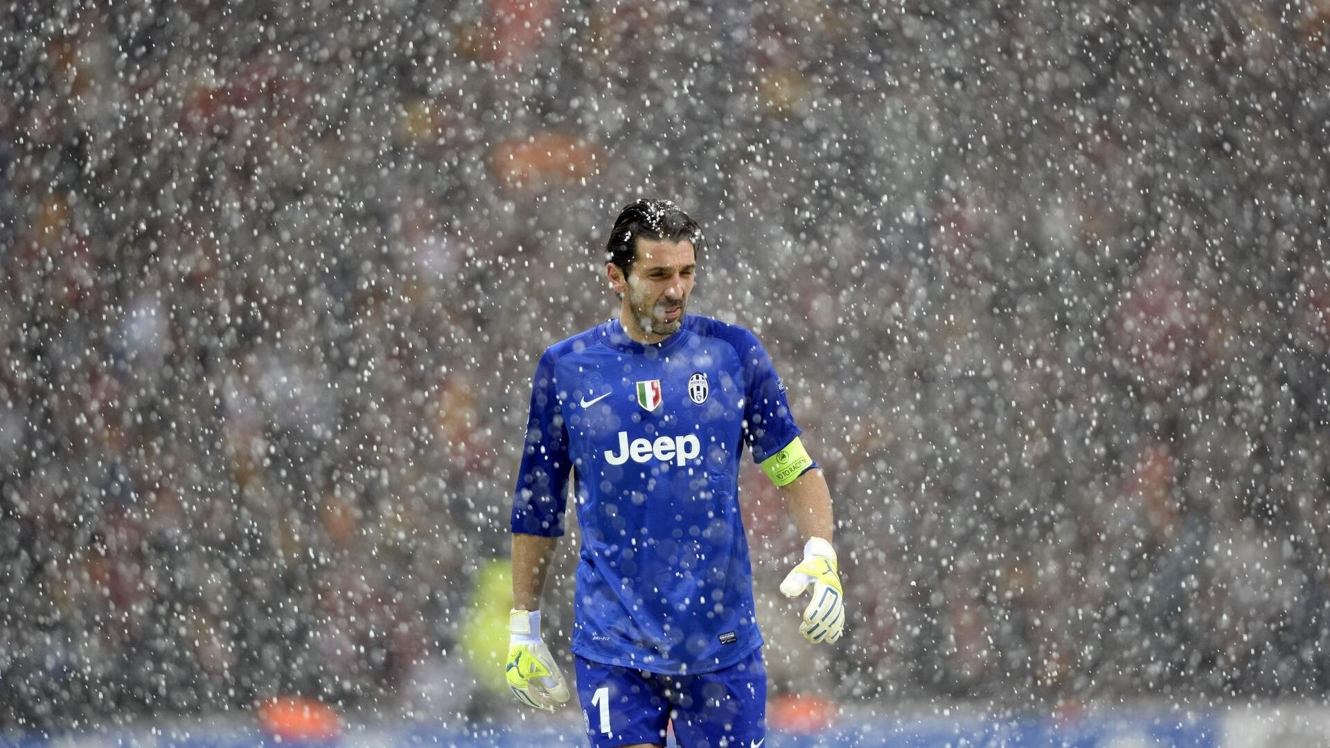 奥预赛中国足球迎战 球迷热议不减，2020足球奥预赛