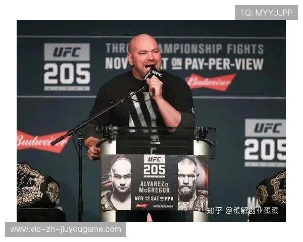 UFC重拳对轰赛季最燃，对手被打到护栏变形